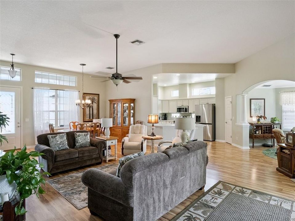For Sale: $375,000 (3 beds, 2 baths, 1898 Square Feet)