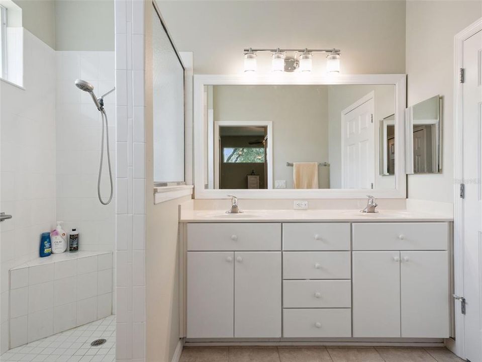 For Sale: $375,000 (3 beds, 2 baths, 1898 Square Feet)