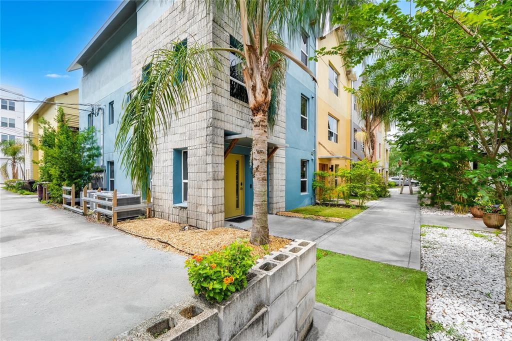 For Sale: $625,000 (3 beds, 3 baths, 2097 Square Feet)