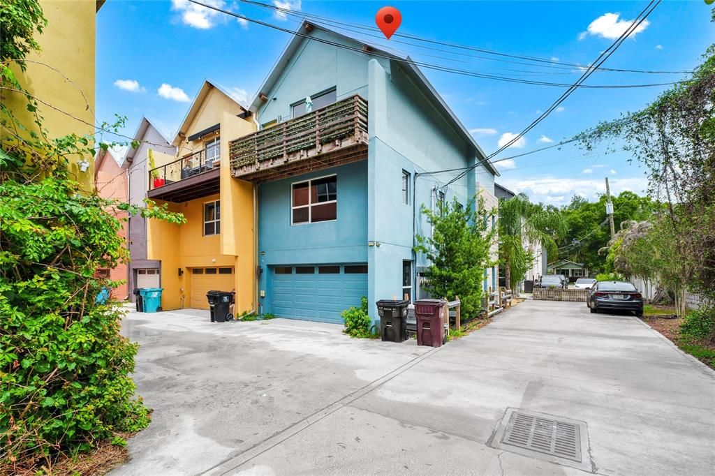For Sale: $625,000 (3 beds, 3 baths, 2097 Square Feet)