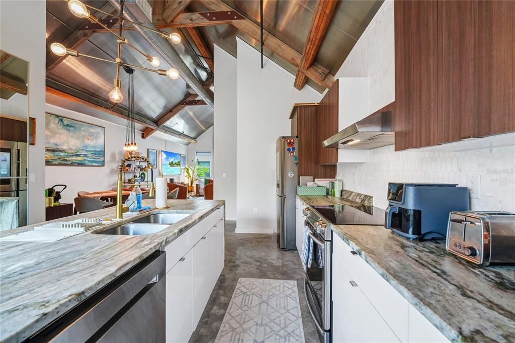 For Sale: $625,000 (3 beds, 3 baths, 2097 Square Feet)