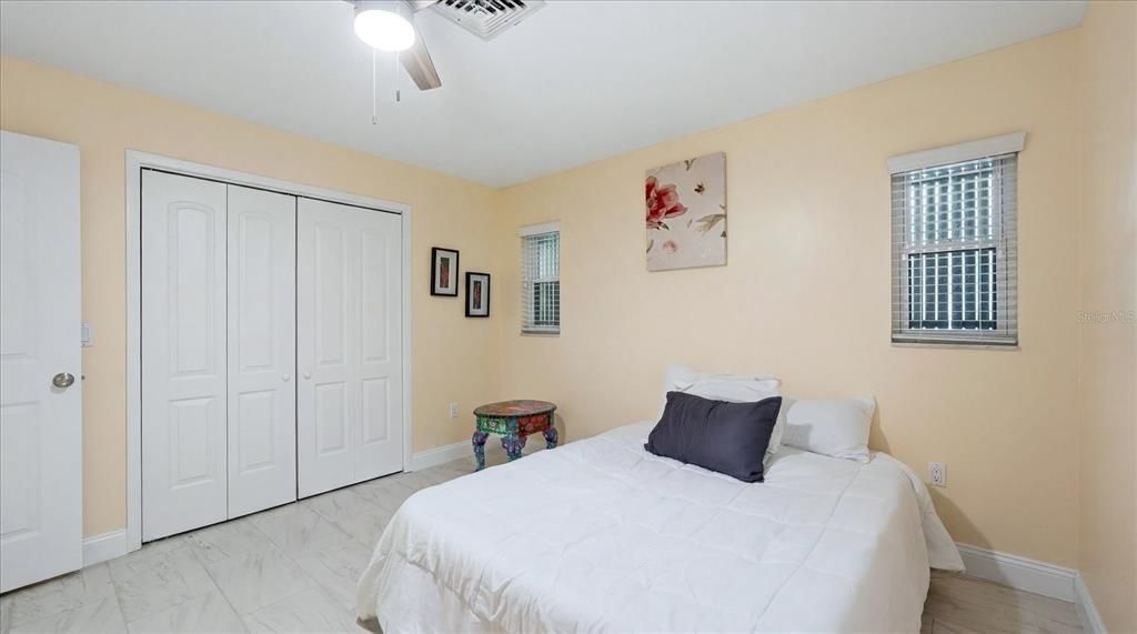 For Sale: $489,000 (2 beds, 2 baths, 1334 Square Feet)