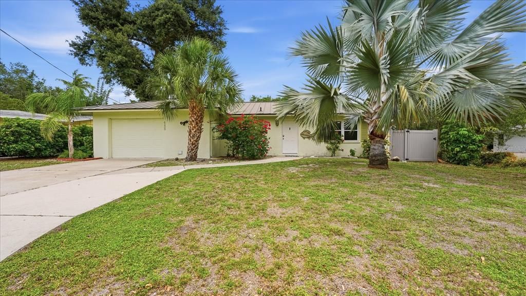 For Sale: $489,000 (2 beds, 2 baths, 1334 Square Feet)