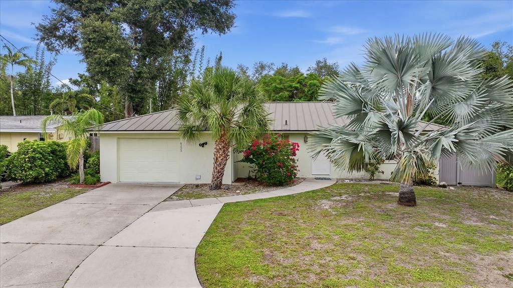For Sale: $489,000 (2 beds, 2 baths, 1334 Square Feet)