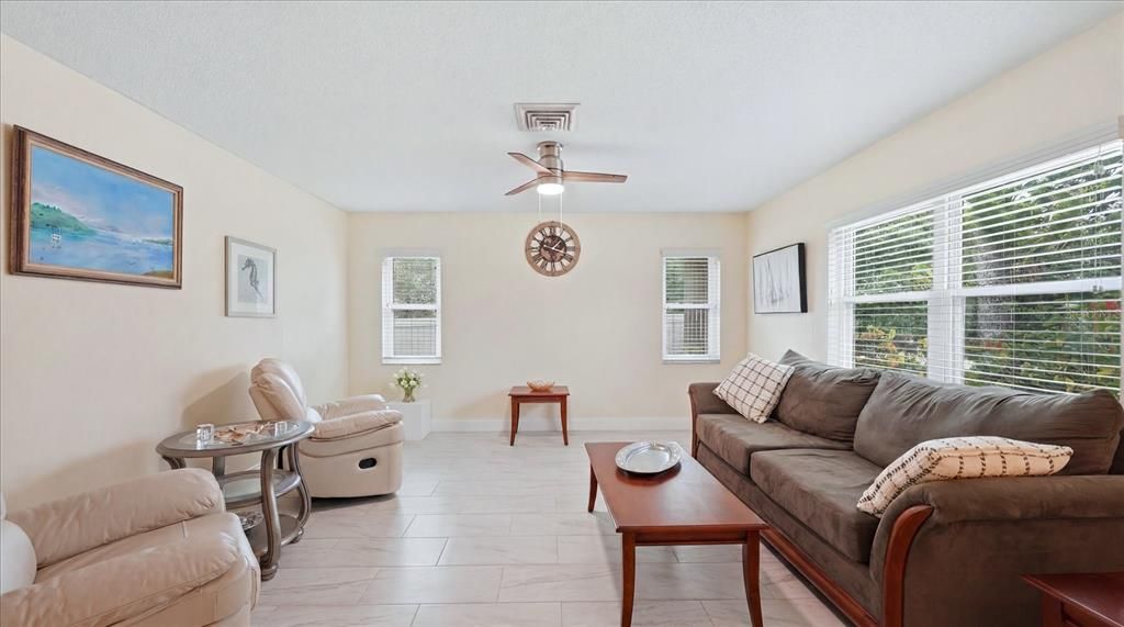 For Sale: $489,000 (2 beds, 2 baths, 1334 Square Feet)