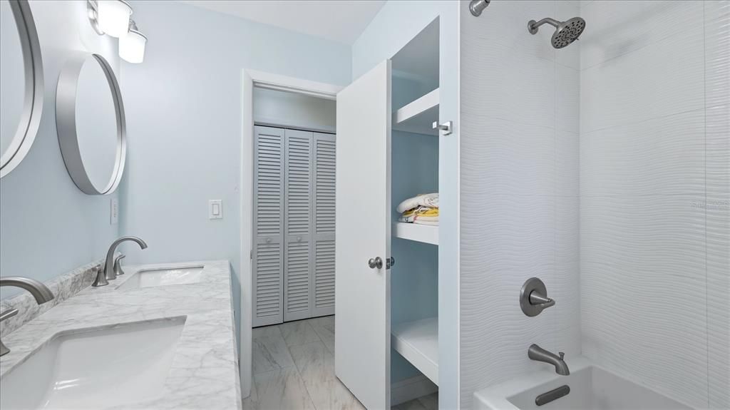 For Sale: $489,000 (2 beds, 2 baths, 1334 Square Feet)