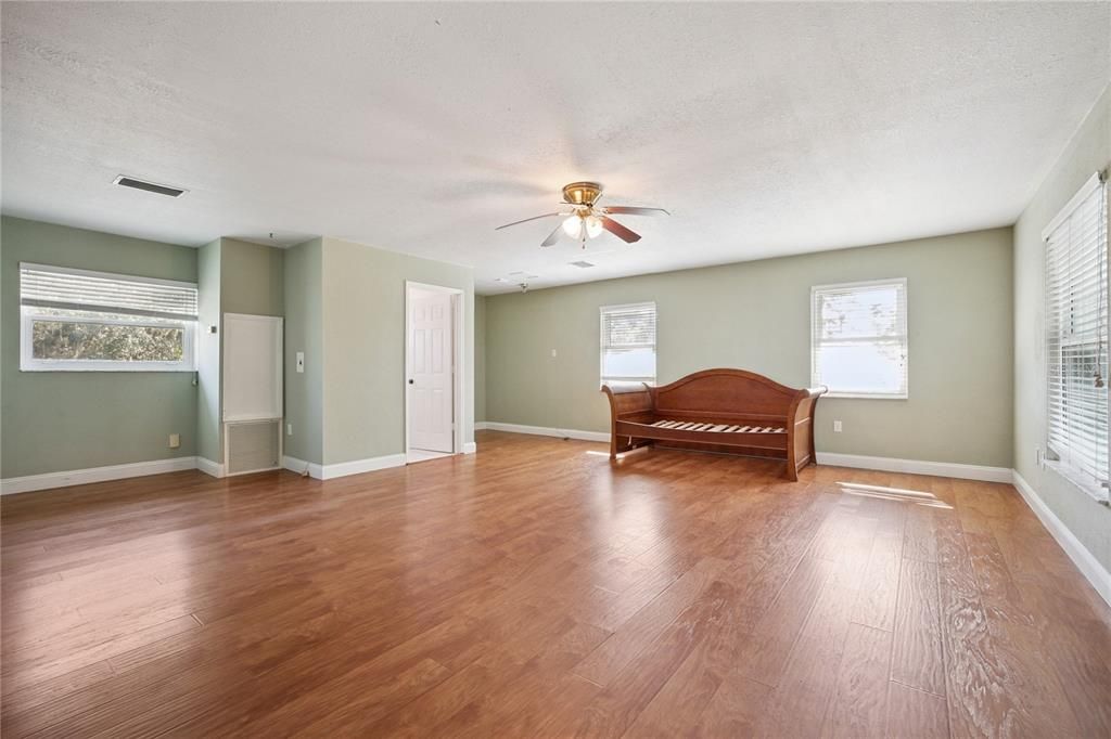 For Sale: $499,000 (4 beds, 2 baths, 3532 Square Feet)