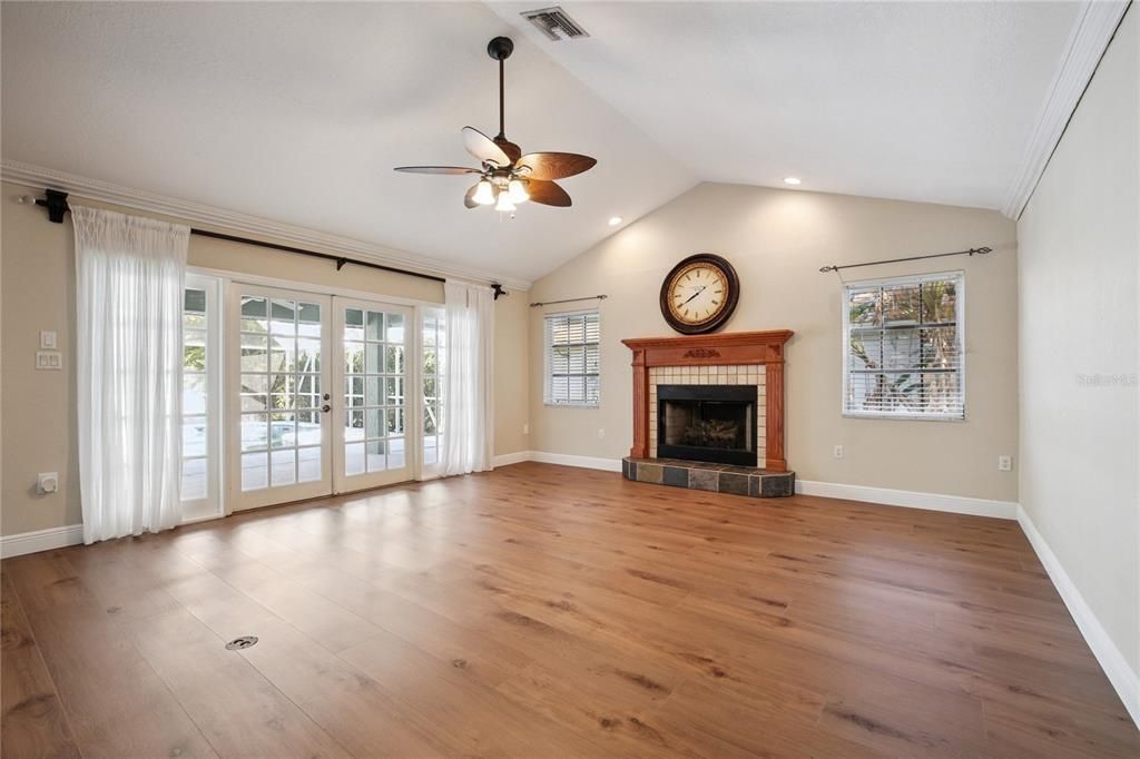 For Sale: $499,000 (4 beds, 2 baths, 3532 Square Feet)
