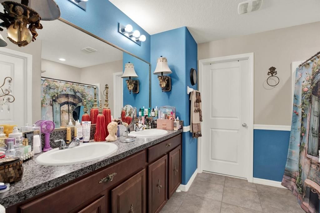 For Rent: $2,600 (4 beds, 2 baths, 2612 Square Feet)