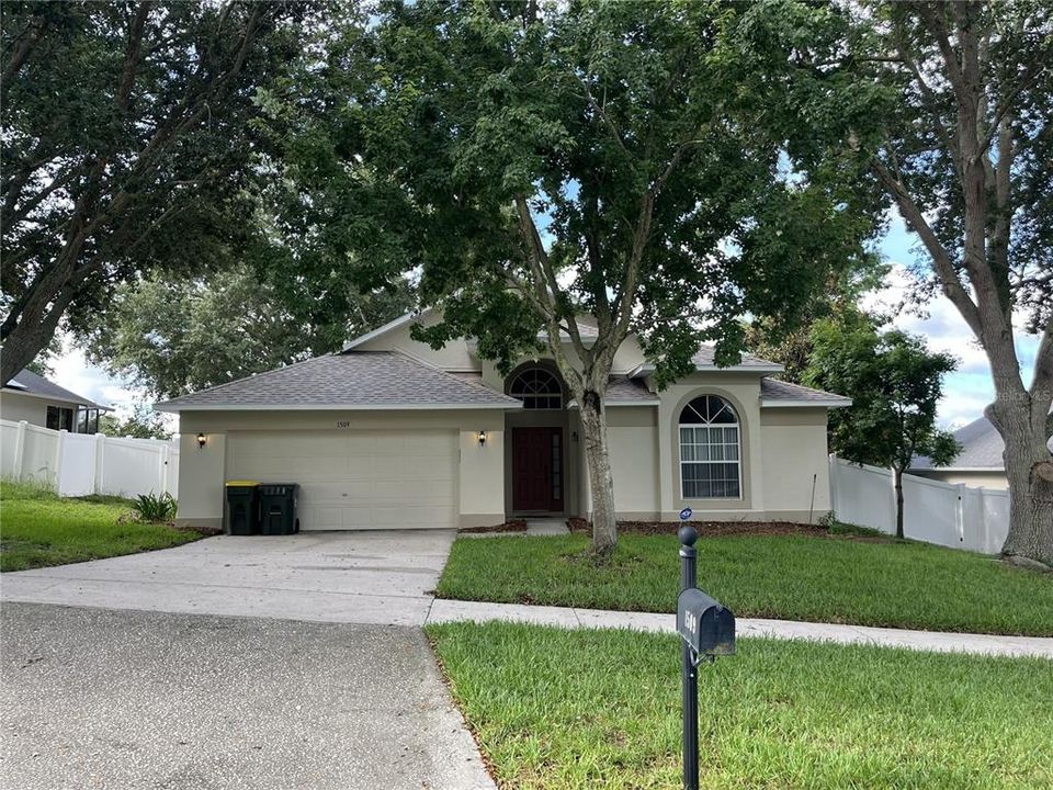 Recently Sold: $375,000 (3 beds, 2 baths, 1842 Square Feet)