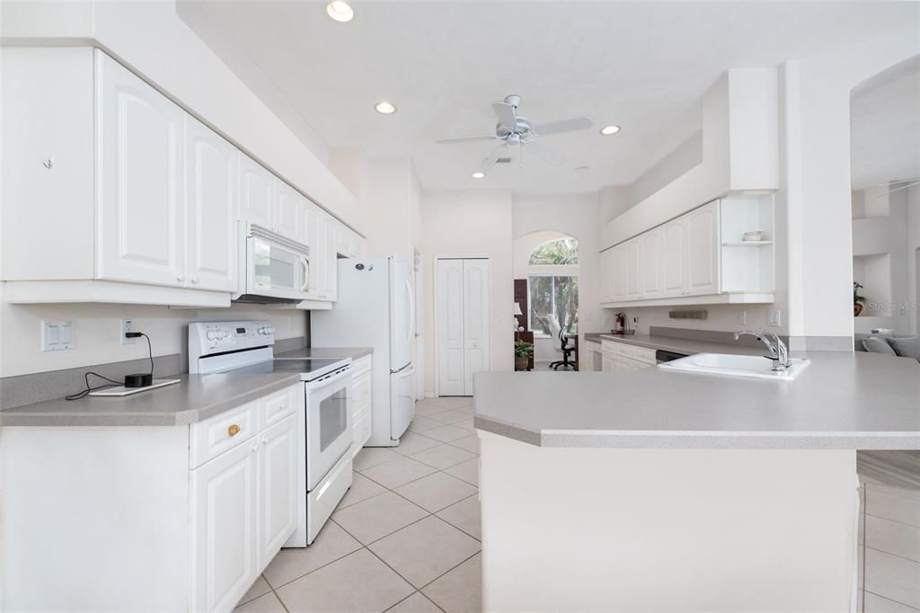 For Sale: $499,000 (3 beds, 2 baths, 2668 Square Feet)
