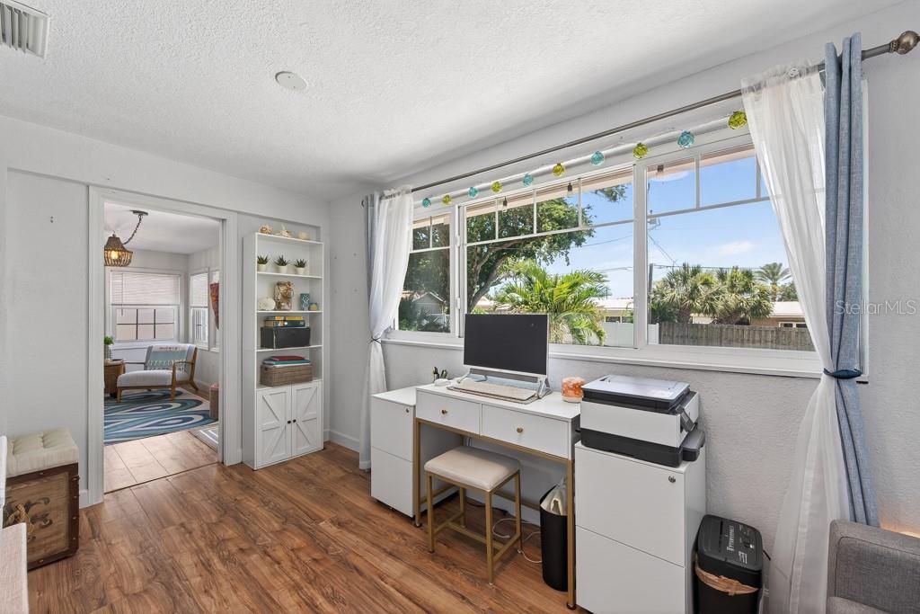 Active With Contract: $600,000 (3 beds, 2 baths, 1494 Square Feet)