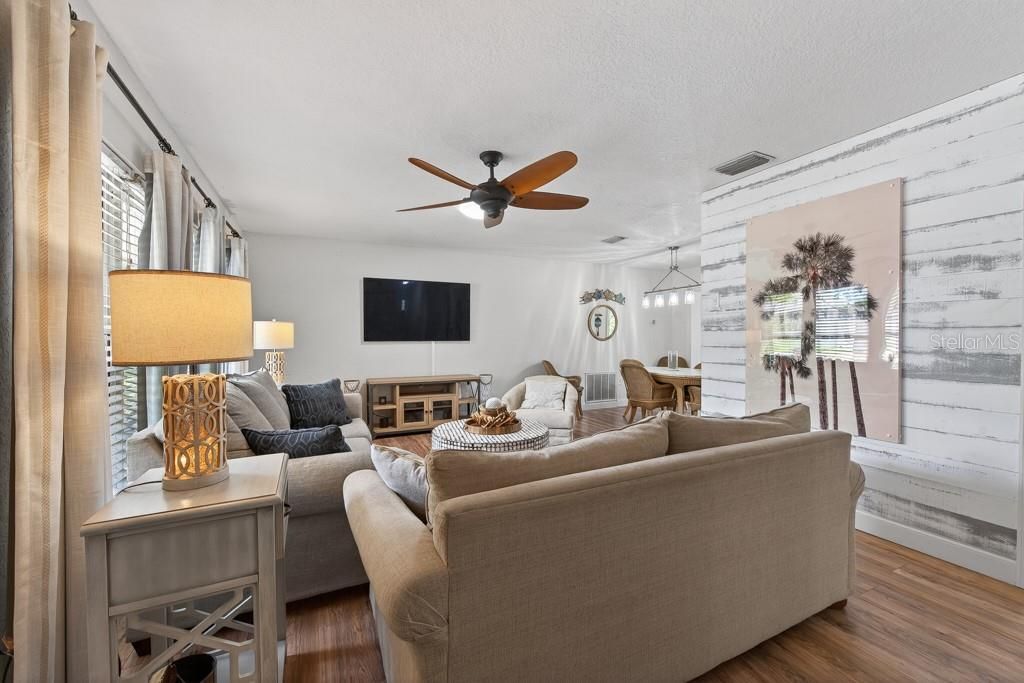 Active With Contract: $600,000 (3 beds, 2 baths, 1494 Square Feet)
