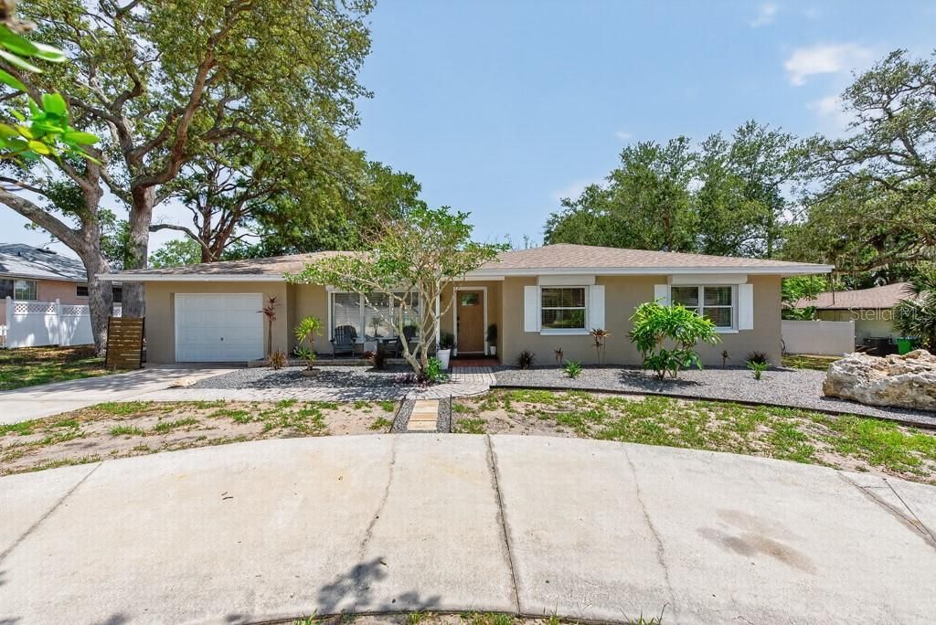 Active With Contract: $600,000 (3 beds, 2 baths, 1494 Square Feet)