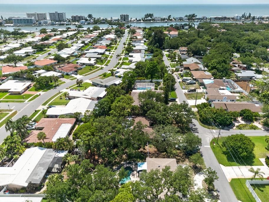 Active With Contract: $600,000 (3 beds, 2 baths, 1494 Square Feet)