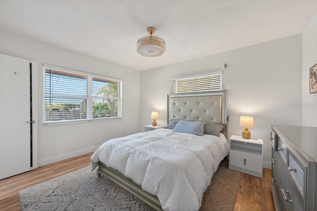 Active With Contract: $600,000 (3 beds, 2 baths, 1494 Square Feet)
