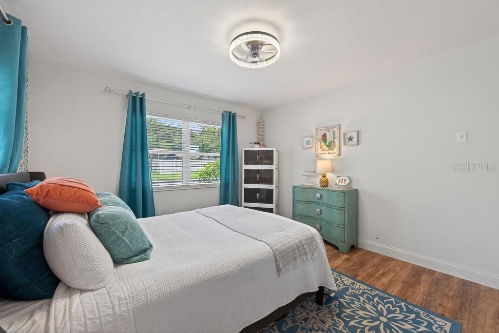 Active With Contract: $600,000 (3 beds, 2 baths, 1494 Square Feet)