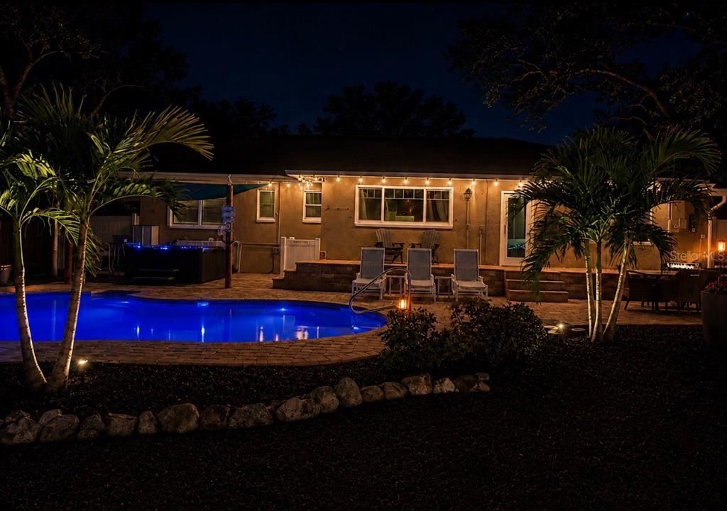 Active With Contract: $600,000 (3 beds, 2 baths, 1494 Square Feet)