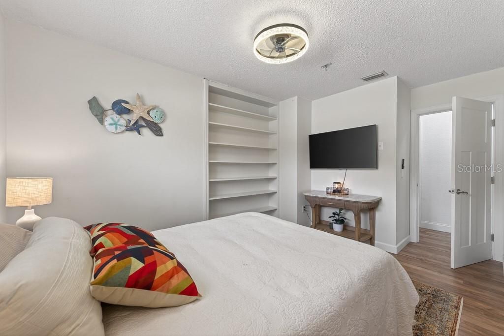 Active With Contract: $600,000 (3 beds, 2 baths, 1494 Square Feet)