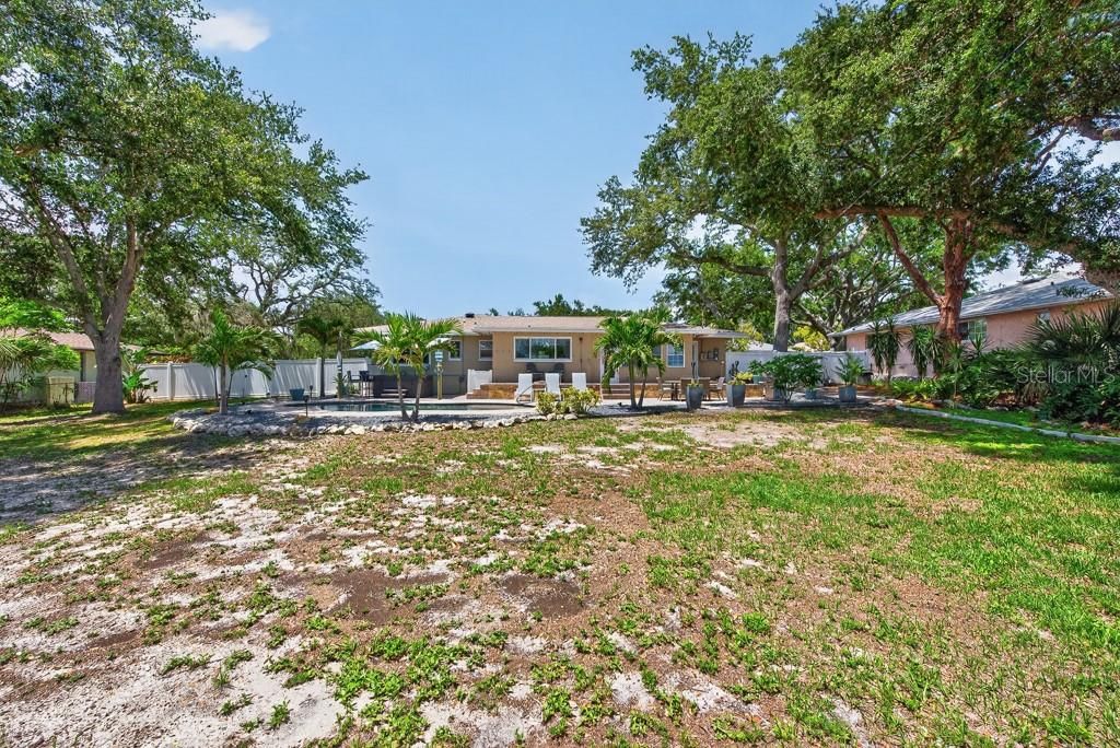 Active With Contract: $600,000 (3 beds, 2 baths, 1494 Square Feet)