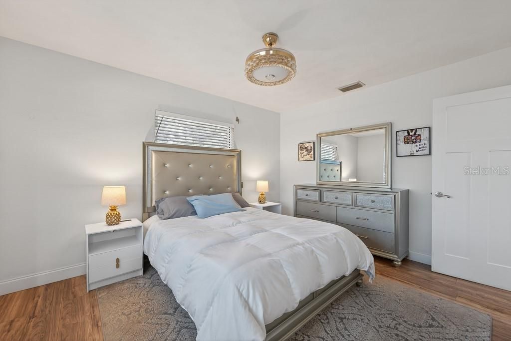 Active With Contract: $600,000 (3 beds, 2 baths, 1494 Square Feet)
