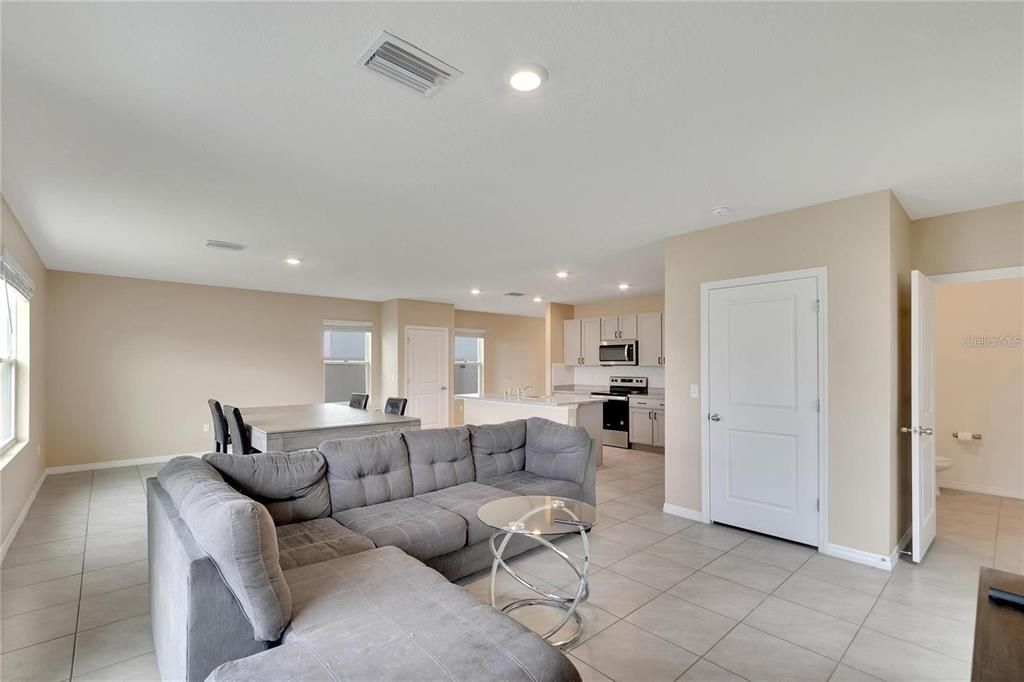 For Rent: $3,000 (4 beds, 2 baths, 2328 Square Feet)