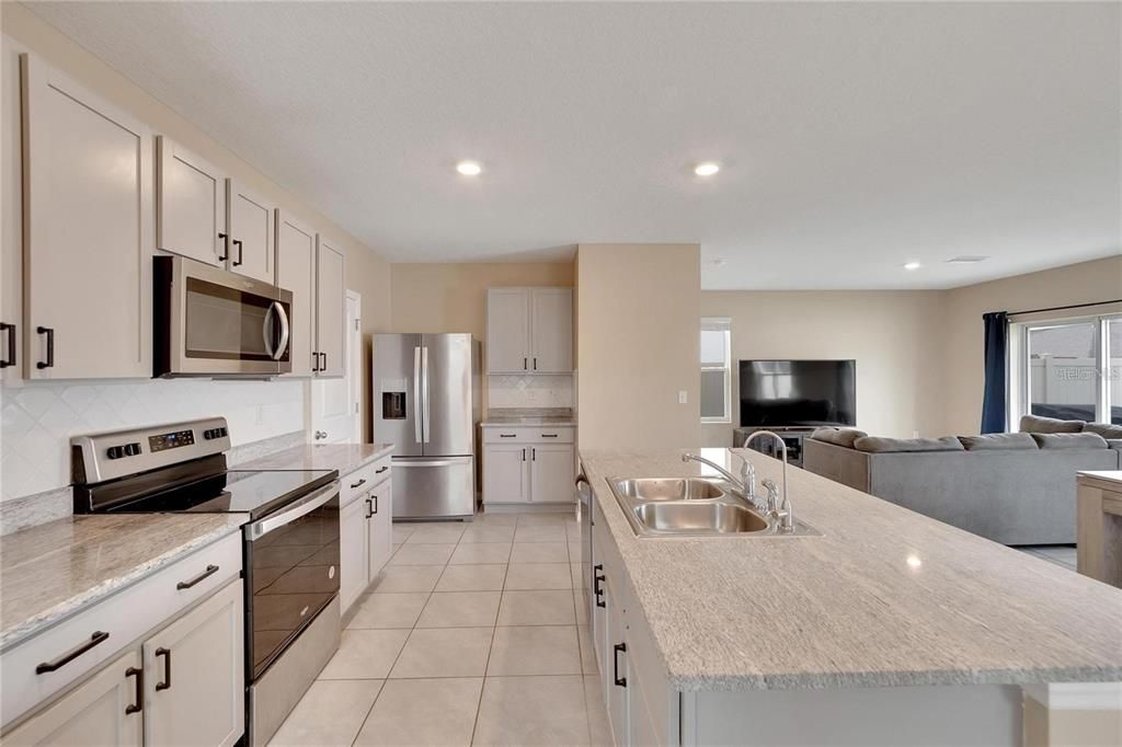 For Rent: $3,000 (4 beds, 2 baths, 2328 Square Feet)