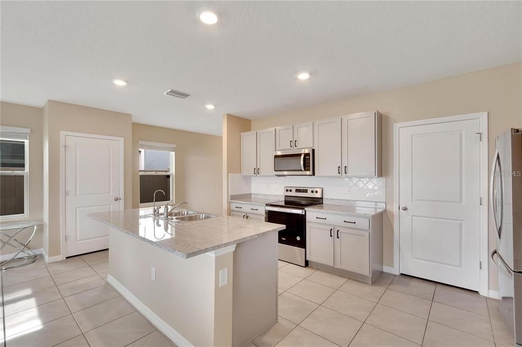 For Rent: $3,000 (4 beds, 2 baths, 2328 Square Feet)