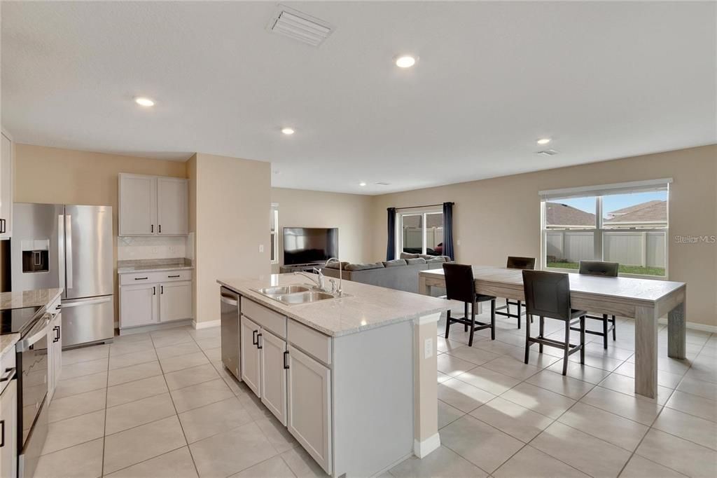 For Rent: $3,000 (4 beds, 2 baths, 2328 Square Feet)