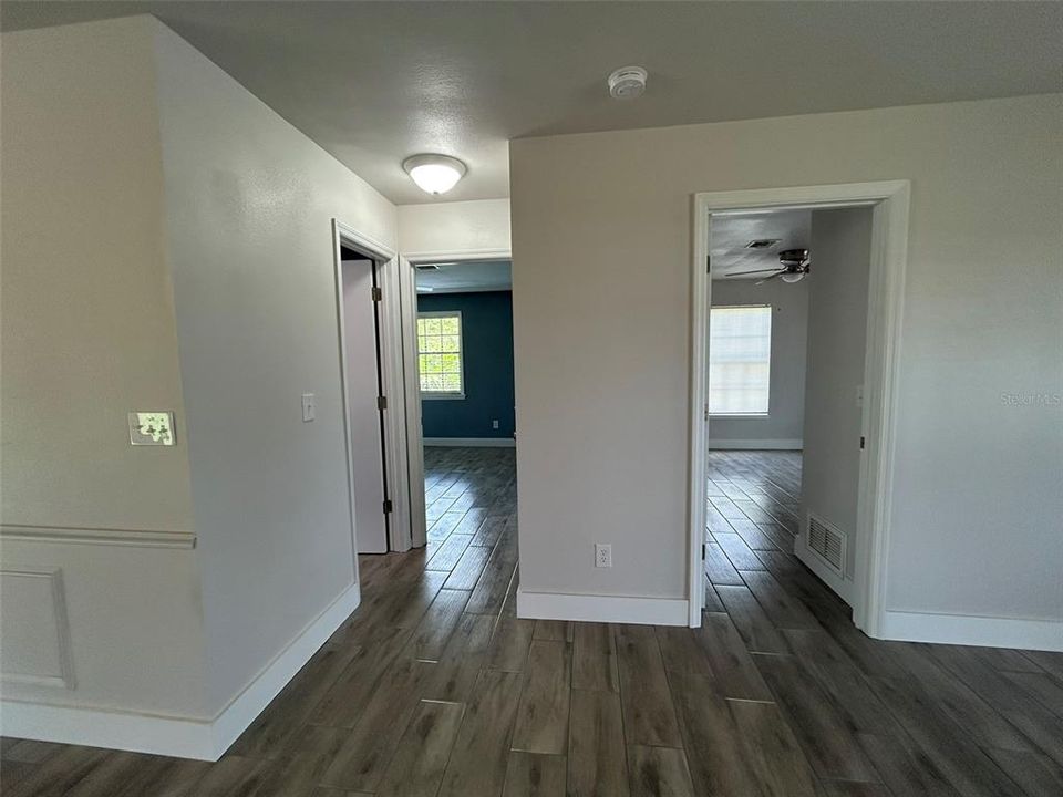 Active With Contract: $1,600 (2 beds, 1 baths, 1004 Square Feet)