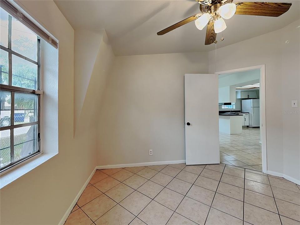 В аренду: $1,399 (2 спален, 1 ванн, 1800 Квадратных фут)