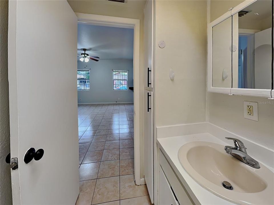 В аренду: $1,399 (2 спален, 1 ванн, 1800 Квадратных фут)