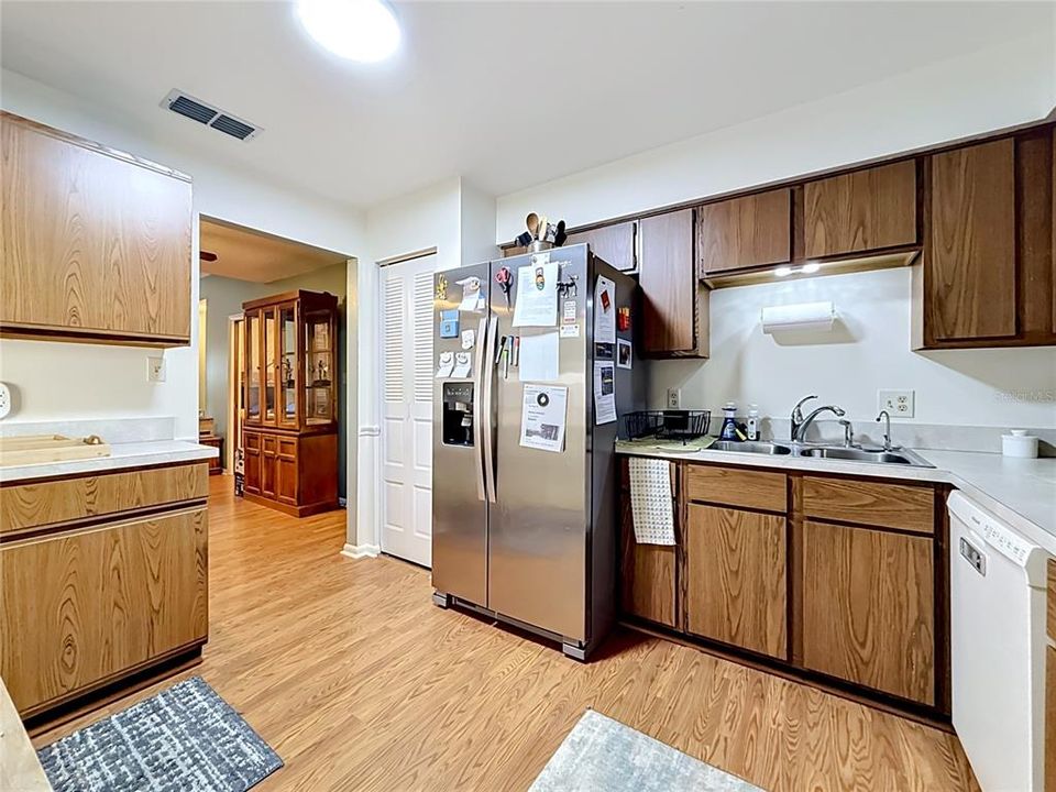 For Sale: $234,900 (2 beds, 2 baths, 1396 Square Feet)