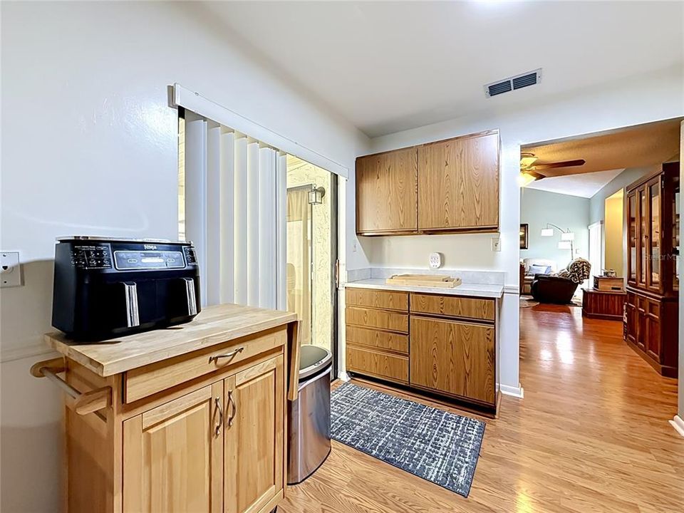 For Sale: $234,900 (2 beds, 2 baths, 1396 Square Feet)