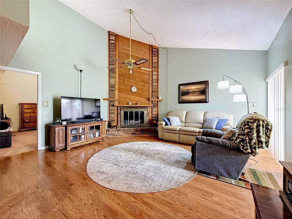 For Sale: $234,900 (2 beds, 2 baths, 1396 Square Feet)