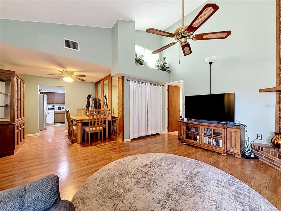 For Sale: $234,900 (2 beds, 2 baths, 1396 Square Feet)