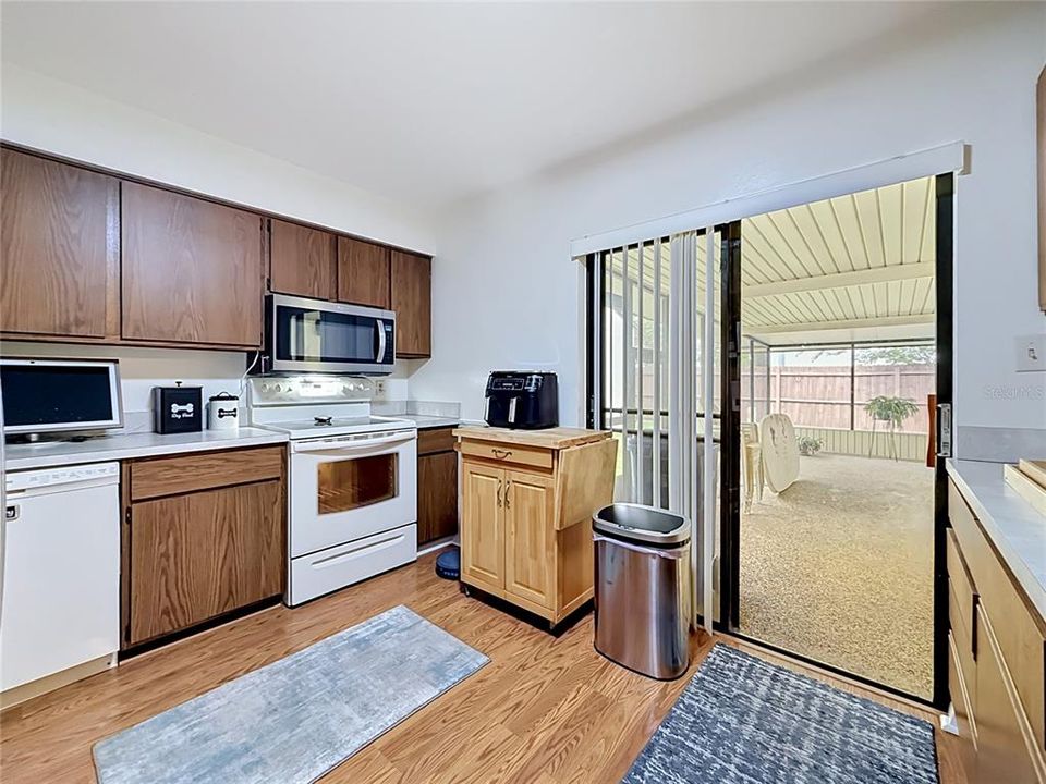 For Sale: $234,900 (2 beds, 2 baths, 1396 Square Feet)