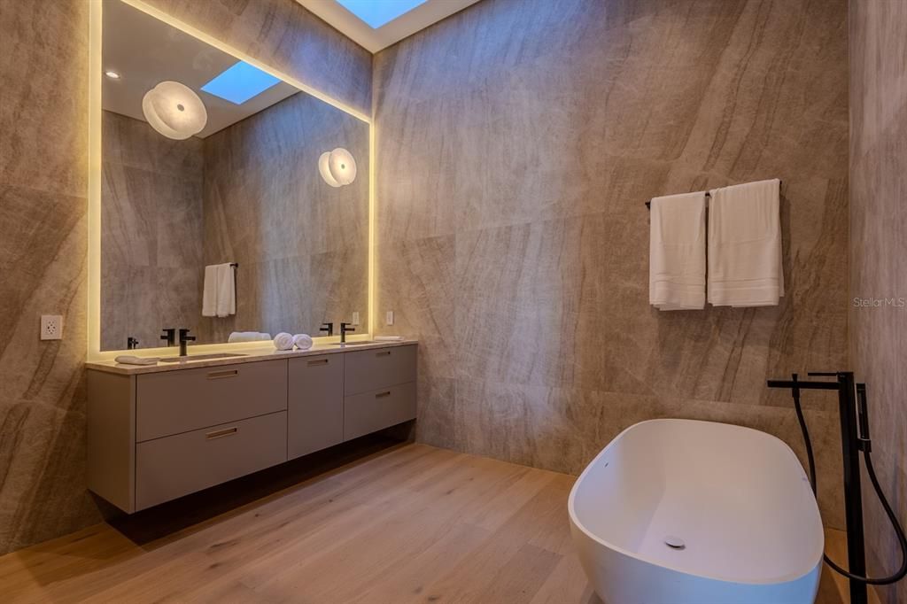 En Venta: $10,200,000 (6 camas, 8 baños, 6457 Pies cuadrados)