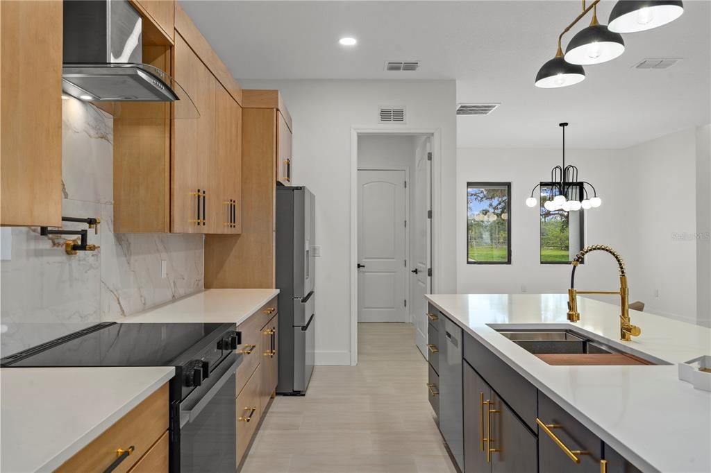 En Venta: $939,900 (4 camas, 3 baños, 3423 Pies cuadrados)