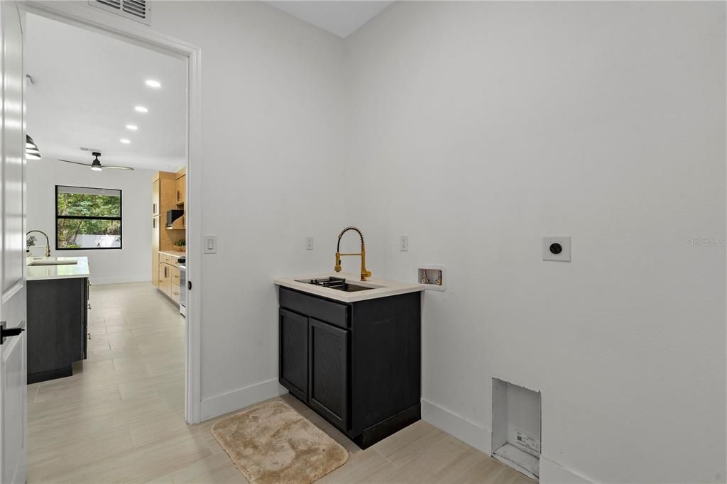 En Venta: $939,900 (4 camas, 3 baños, 3423 Pies cuadrados)