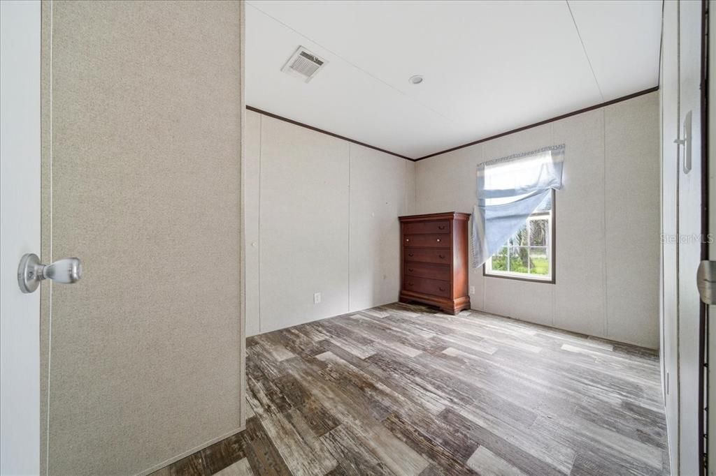 For Sale: $260,000 (4 beds, 2 baths, 1568 Square Feet)