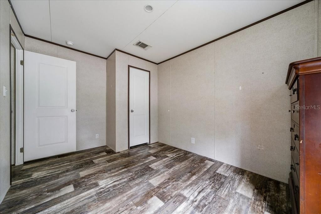 For Sale: $260,000 (4 beds, 2 baths, 1568 Square Feet)
