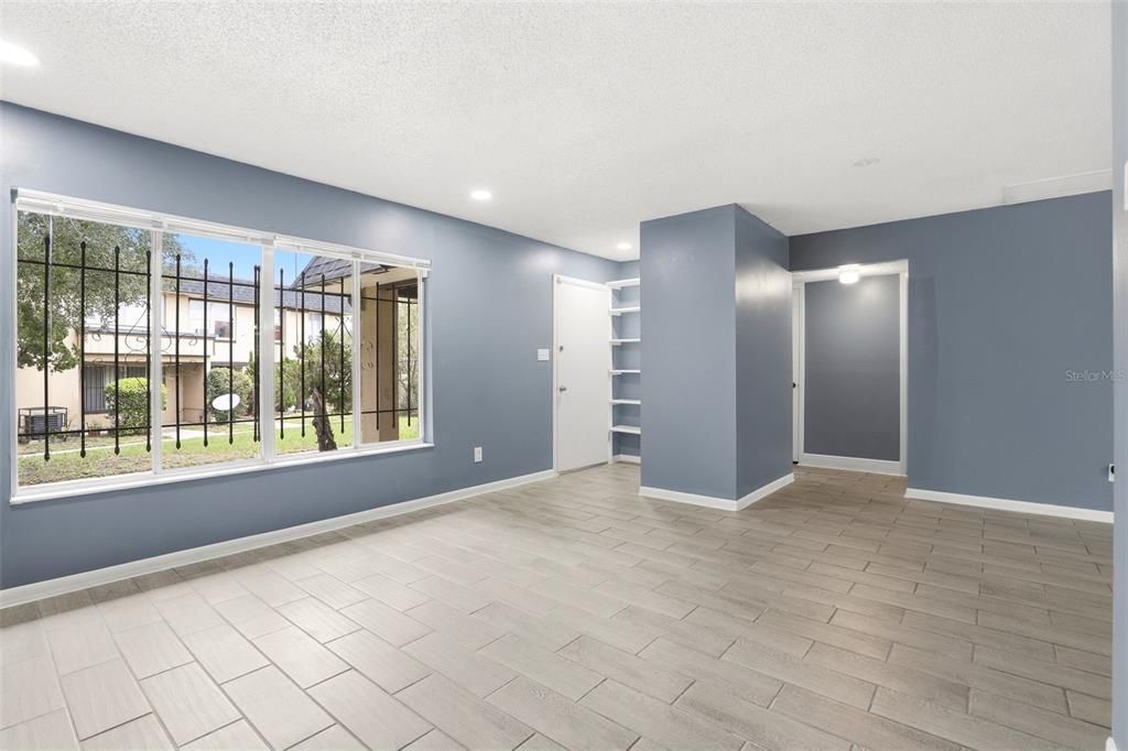 For Sale: $120,000 (2 beds, 1 baths, 962 Square Feet)