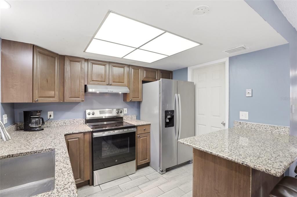 For Sale: $120,000 (2 beds, 1 baths, 962 Square Feet)