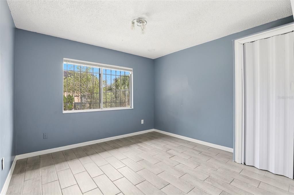For Sale: $120,000 (2 beds, 1 baths, 962 Square Feet)