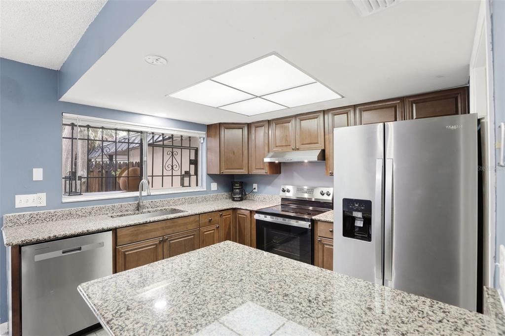 For Sale: $120,000 (2 beds, 1 baths, 962 Square Feet)