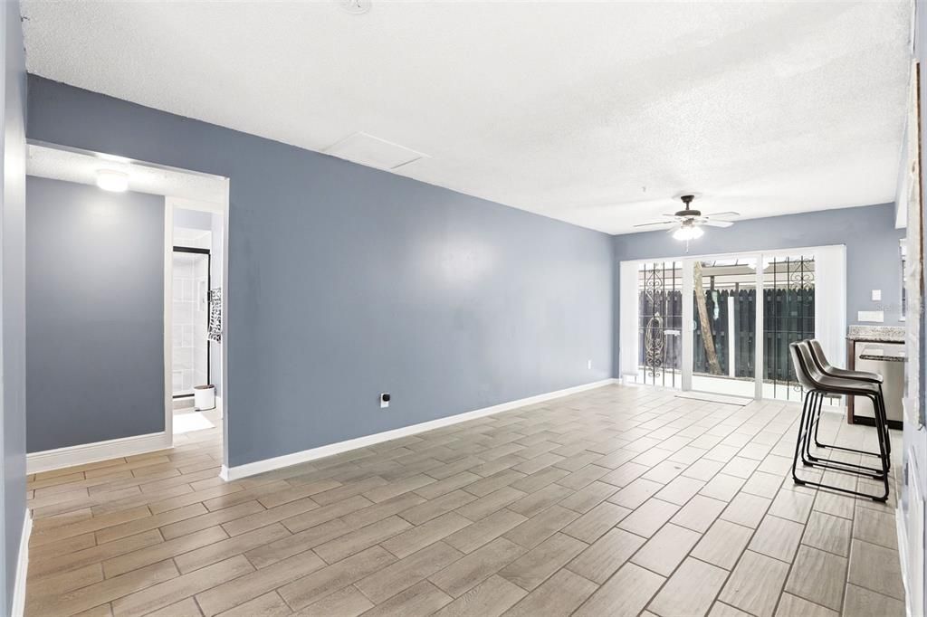 For Sale: $120,000 (2 beds, 1 baths, 962 Square Feet)