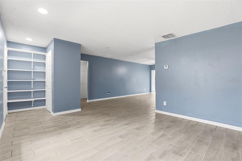 For Sale: $120,000 (2 beds, 1 baths, 962 Square Feet)