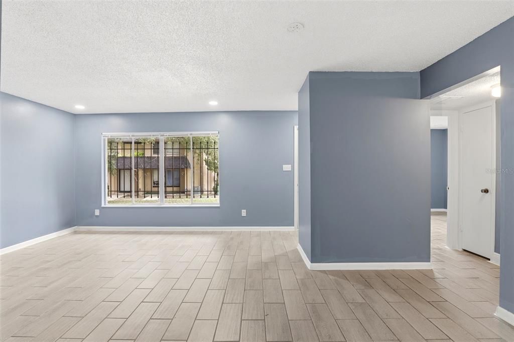 For Sale: $120,000 (2 beds, 1 baths, 962 Square Feet)
