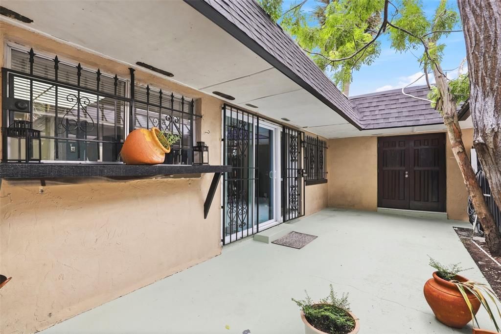 For Sale: $120,000 (2 beds, 1 baths, 962 Square Feet)